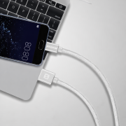 Cablul de încărcare și de date Swissten Textile USB / USB-C 1,2 m