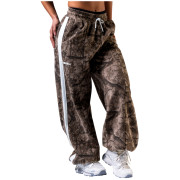 Pantaloni jogging femei Nebbia Oversized sweatpants Power maro dechis LIGHT BROWN CAMO