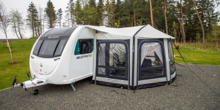 Cum se alege un cort frontal pentru rulotă