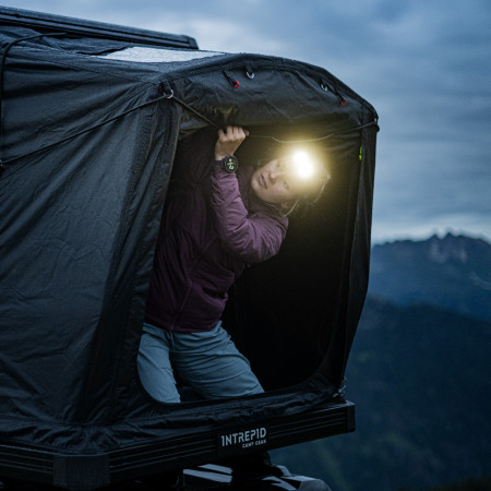 Taie și luminează – gamă variată de cuțite și lanterne frontale cu reducere de -10%.