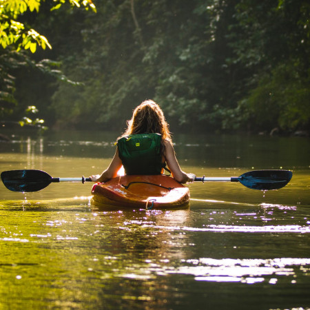 Hai la apă! – Echipamente pentru aventurile voastre cu caiacul sau barca de la A la Z