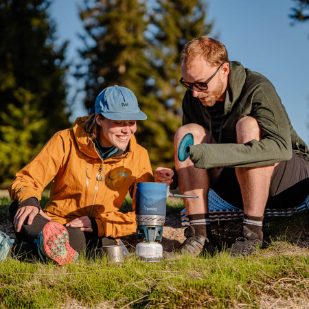 Achiziționează echipament de camping la reducere promoțională