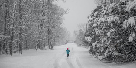 Cum ne îmbrăcăm când alergăm iarna?
