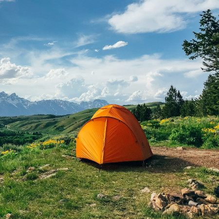 Ai un cort mic în care nu te poți întinde?