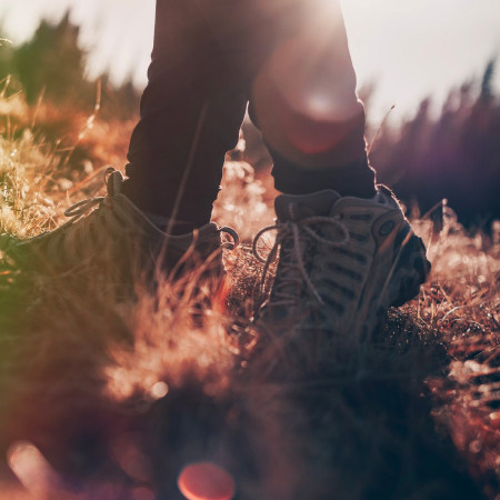 CA SĂ NU CĂLCAȚI STRÂMB