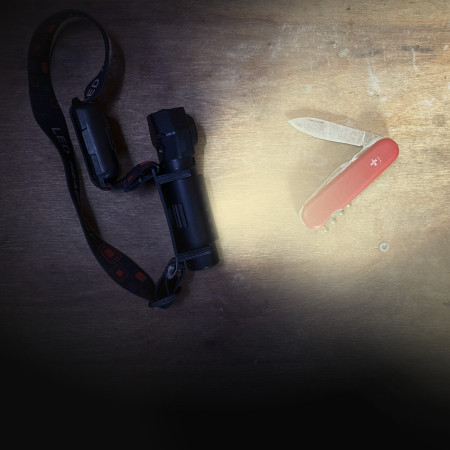 Taie și luminează - gamă largă de cuțite și lămpi frontale