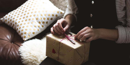 Sugestii pentru cadouri care vor aduce zâmbetul pe buzele doamnelor