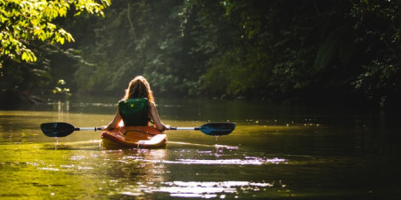 Cum alegeți un sac de dormit pentru excursiile pe apă