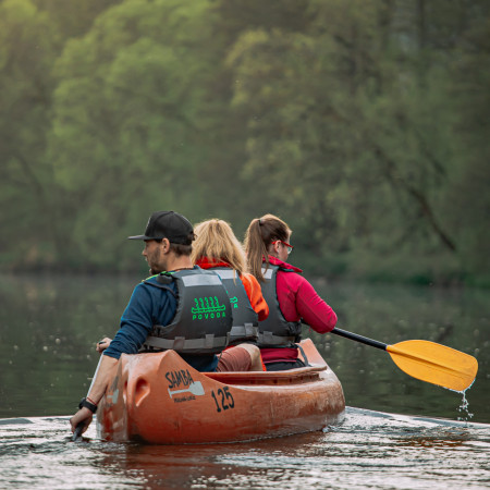 Ce ne luăm cu noi când practicăm sporturi nautice?