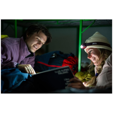 Lanternă frontală Petzl Actik (2025)