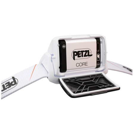 Lanternă frontală Petzl Tikka Core (2025)