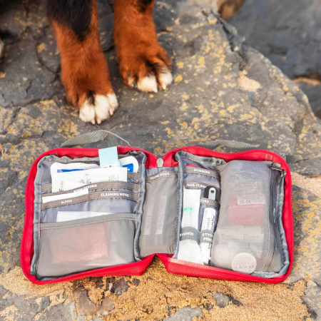 Trusă de prim ajutor pentru câini Mountain Paws Ultimate Dog First Aid Kit