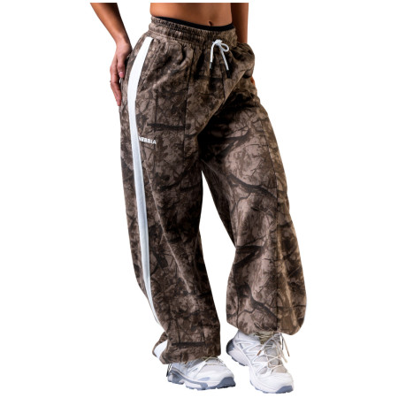 Pantaloni jogging femei Nebbia Oversized sweatpants Power maro dechis LIGHT BROWN CAMO